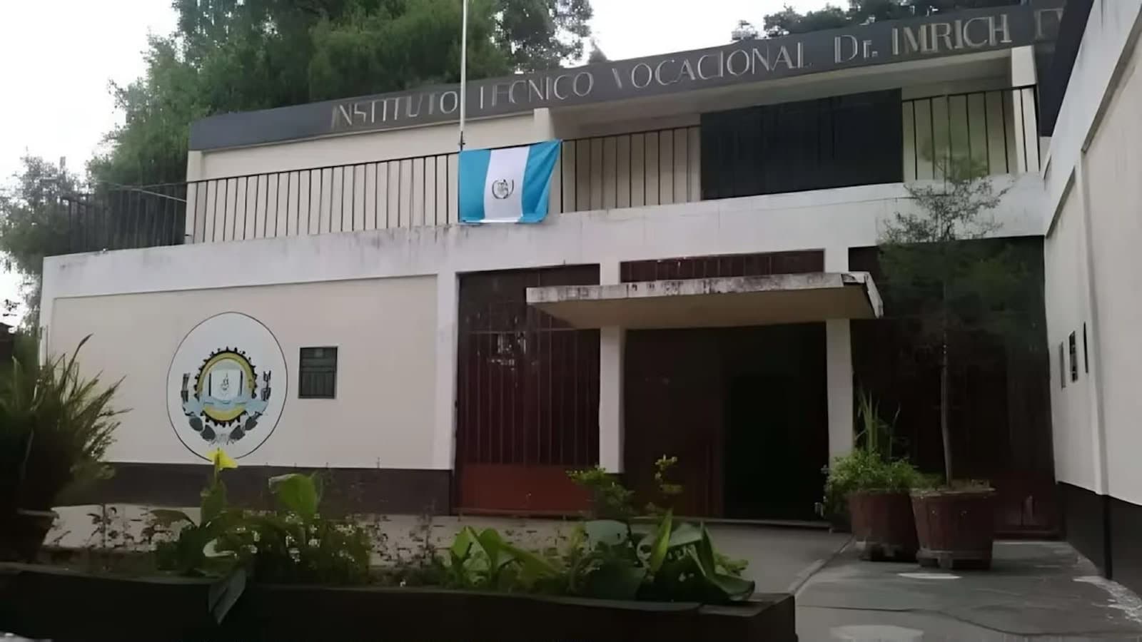 Allanamientos en el Instituto Fischmann.
