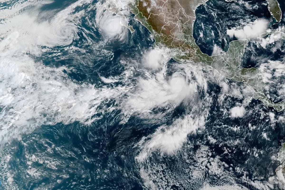 Huracán formándose sobre el Pacífico.