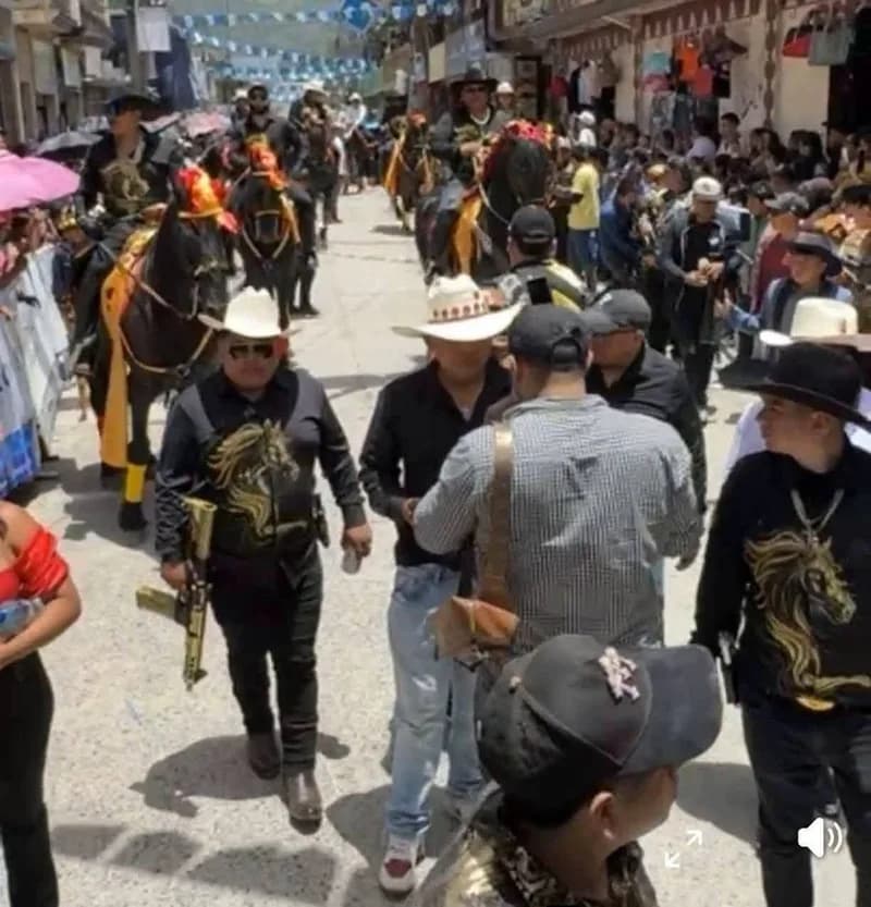 Armas y violencia a la orden del exhibicionismo.