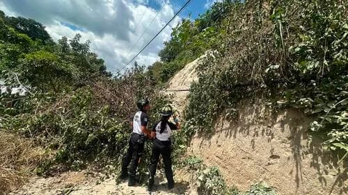 Bomberos atienden emergencias.