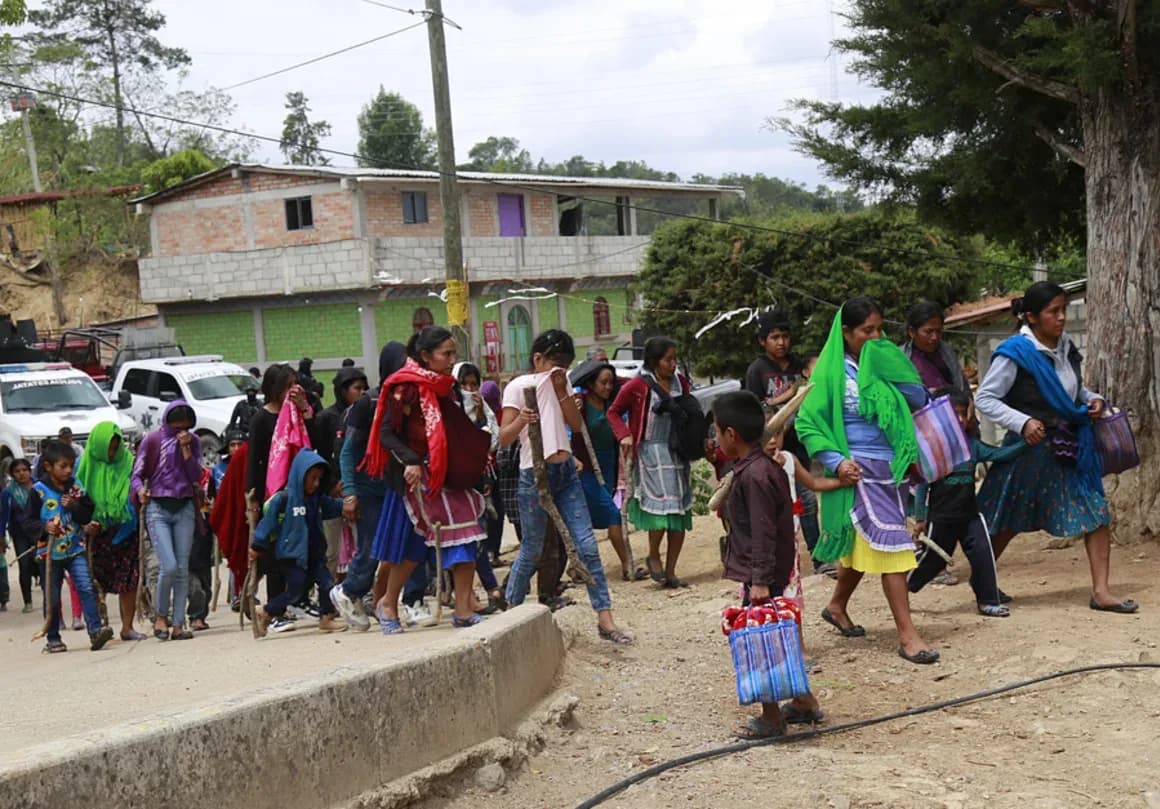 México envía al Ejército y a la Guardia Nacional a Guerrero por ola de violencia, mientras miles de personas son desplazadas