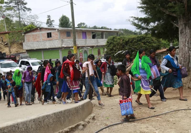 México envía al Ejército y a la Guardia Nacional a Guerrero por ola de violencia, mientras miles de personas son desplazadas