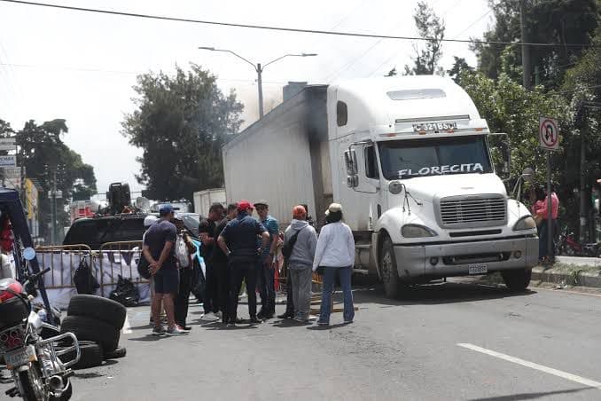 Continúan los bloqueos.