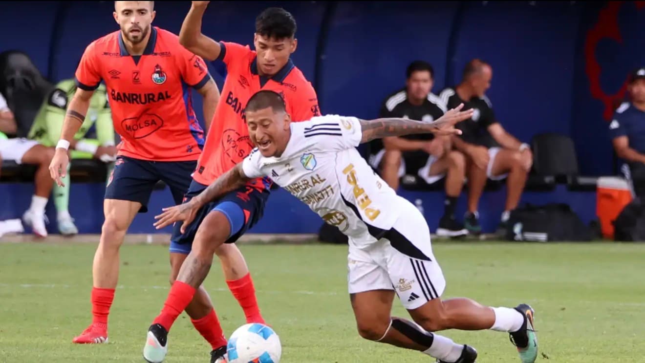 El clásico nacional Cremas vs. Rojos.
