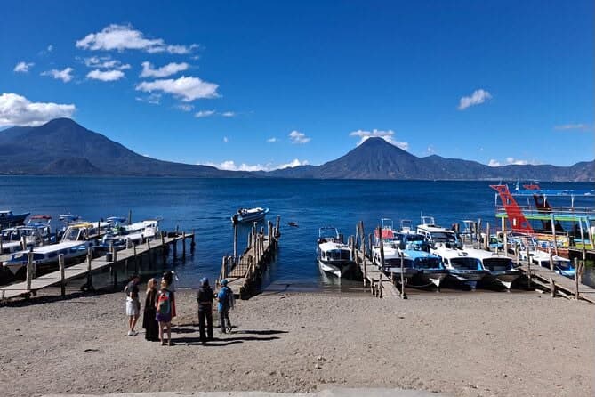 Descenso de agua en Lago Atitlán