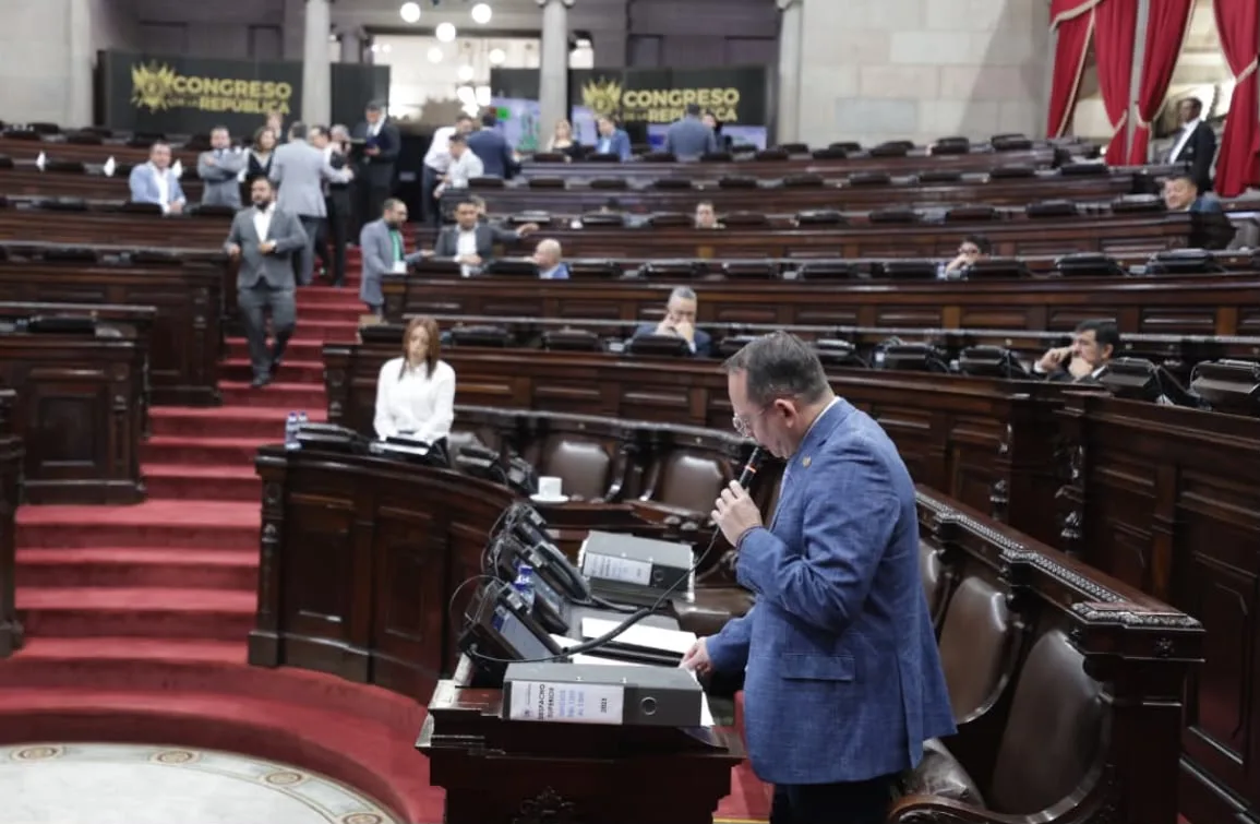 Doce ministros quedan arraigados tras programarse interpelaciones en el Congreso