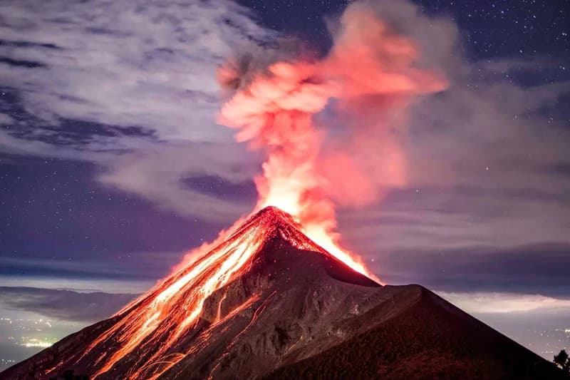 Ceniza del Volcán de Fuego afecta comunidades cercanas tras aumento de explosividad
