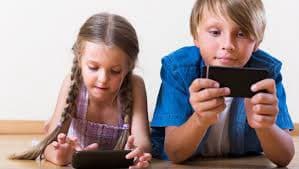 Niños con celular